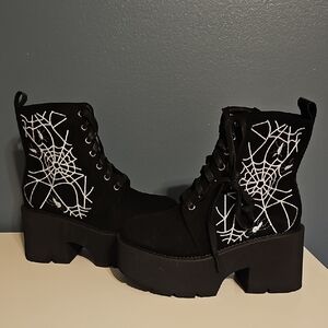 NEW Stylish Black Lace-Up Boots White Web Design Halloween Costume Size 35 / 5